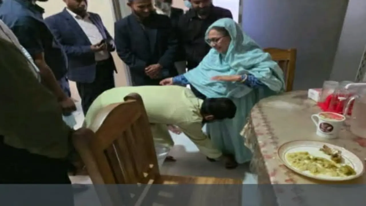 পটুয়াখালী-৩ প্রতিদ্বন্দ্বী হাসান মামুনের মায়ের কাছে দোয়া চাইলেন নুর