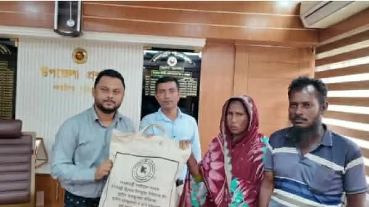 পটুয়াখালীতে নিখোঁজ ট্রলারে জেলে নাসিরের মানবেতর জীবন: পাশে দাঁড়াল গলাচিপা উপজেলা প্রশাসন