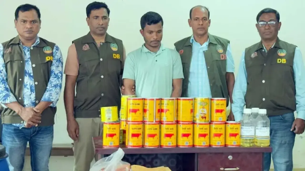 রংপুর নগরীতে ঘি কারখানায় অভিযান চালিয়ে নকল ঘি উদ্ধার