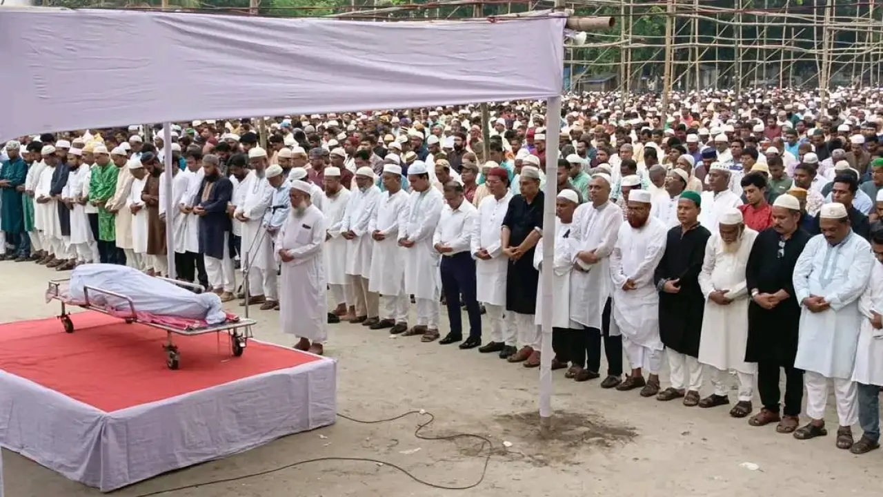 রংপুরে বিএনপি নেতা লাকুকে অশ্রু, শ্রদ্ধা আর ভালোবাসায় শেষ বিদায় জানালেন লাখো মানুষ