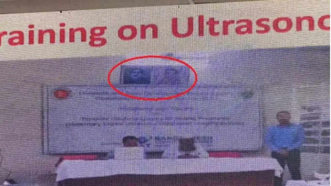 রংপুরে উপদেষ্টার সামনে প্রেজেনটেশনে মুজিব ও হাসিনার ছবি প্রদর্শণ