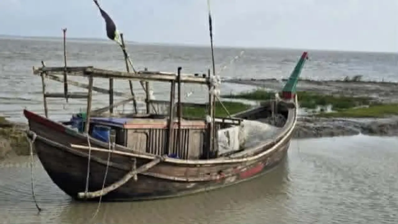 ঋণের বোঝা মাথায় নিয়ে সাগরে গলাচিপার জেলেরা, দেখা নেই কাঙ্ক্ষিত ইলিশের