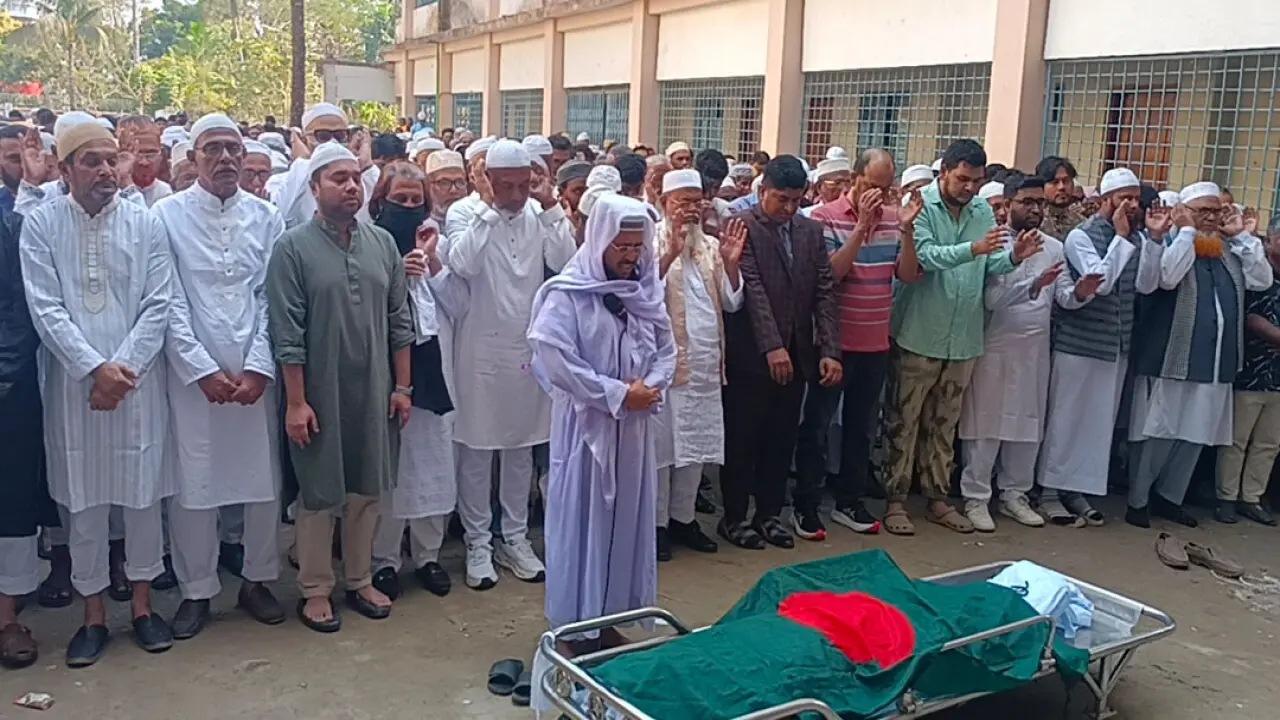 শেখ পরিবারের অন্যতম সদস্য বীর মুক্তিযোদ্ধা শেখ কবির হোসেনকে রাষ্ট্রীয় মর্যাদায় দাফন
