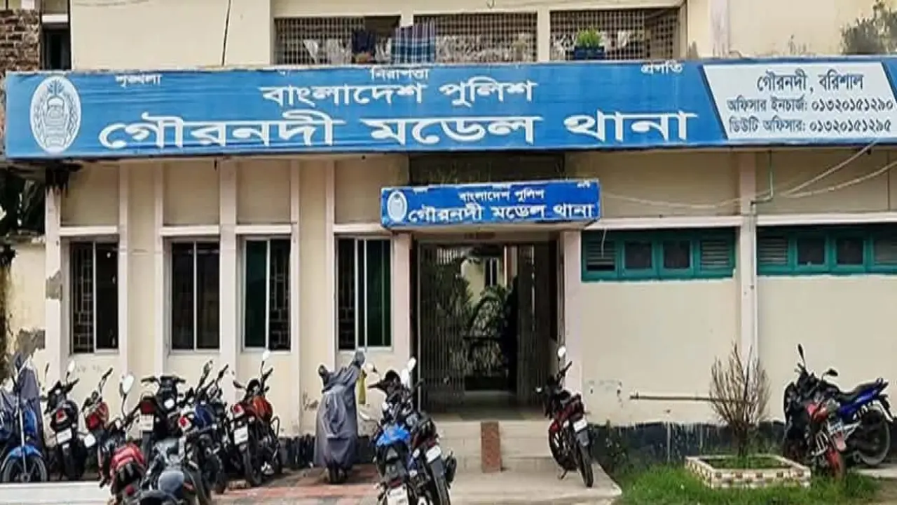 সংবাদ প্রকাশের ‘দায়’ চাপিয়ে সাংবাদিককে হুমকি