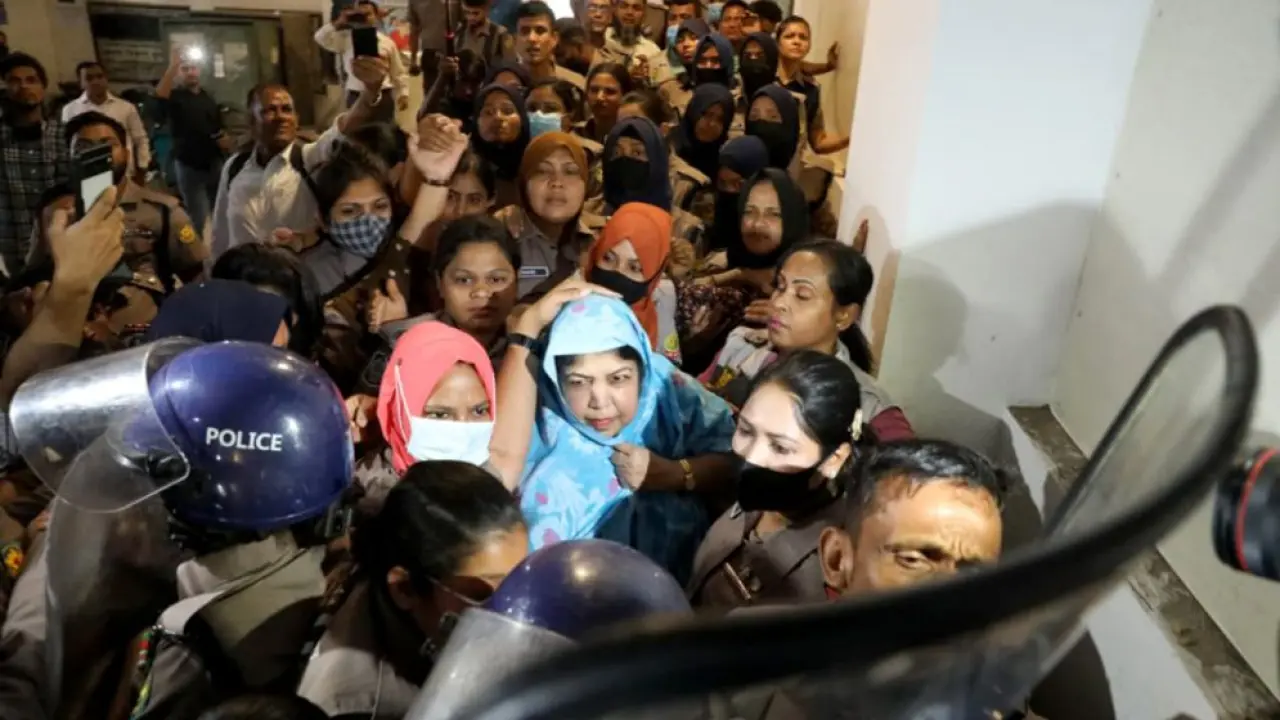 সংবিধান ও সাংবিধানিক পদ গুলোকে অপমানিত করে জাতি সন্মানিত হতে পারে না  - আরিফ রহমান