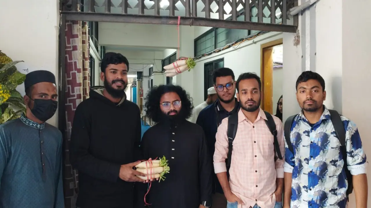 সংকট নিরসনে গোবিপ্রবি ভিসি ও প্রভিসির রুমে ‘মুলা’ ঝুলালো ইসলামী ছাত্র আন্দোলন