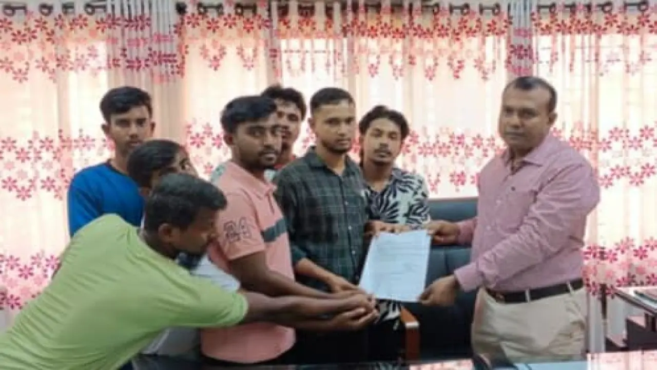 সপ্তাহে একদিন ছুটির দাবি ব্যবসায়ী কর্মচারীদের