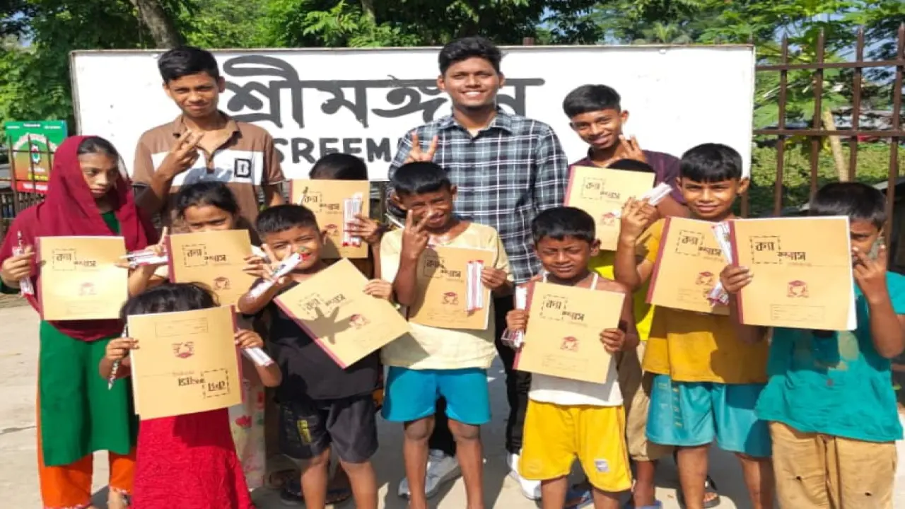 শ্রীমঙ্গল রেলস্টেশনে টিফিনের টাকায়   শিশুরা শিক্ষা উপকরণ পেয়ে উচ্ছ্বাসিত