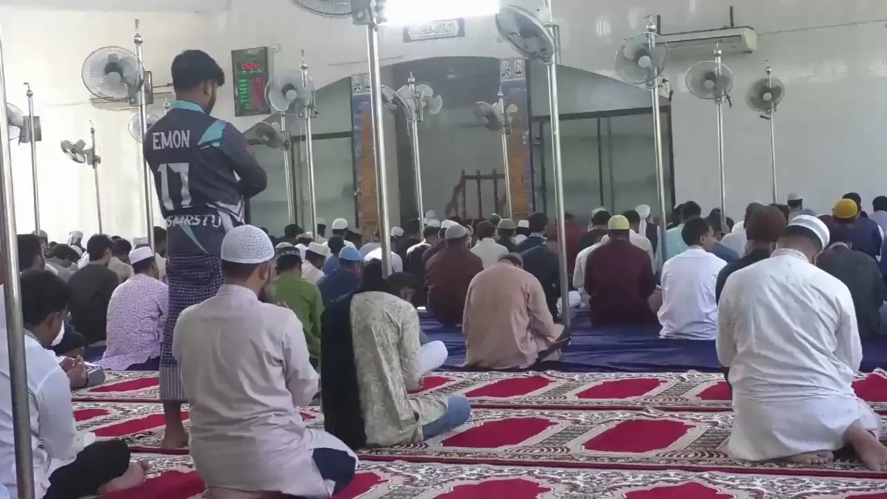 শরিফ ওসমান হাদির মৃত্যুতে গোপালগঞ্জে বিক্ষোভ, গোবিপ্রবিতে শিক্ষার্থীদের দোয়া-মোনাজাত, বঙ্গবন্ধ কর্ণার ও ৫ শিক্ষকের অপসারনে ৪৮ ঘন্টার আল্টিমেটাম