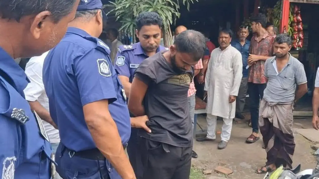 সরকারবিরোধী পোস্টার লাগানোর অভিযোগে গোপালগঞ্জে স্বেচ্ছাসেবক লীগ নেতা আটক