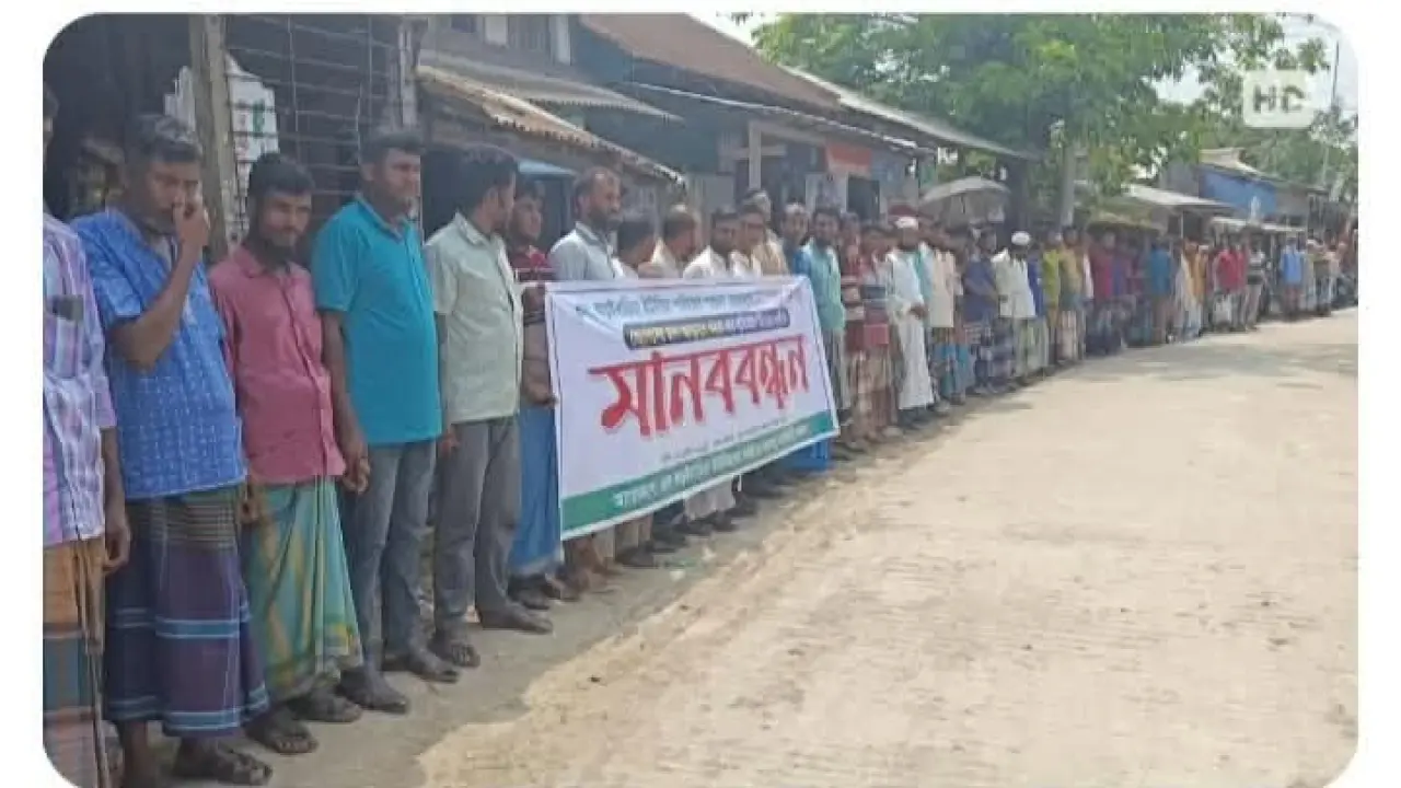 তালতলীতে জেলেদের চাল আত্মসাতের প্রতিবাদে চেয়ারম্যানের বিচারের দাবিতে মানববন্ধন