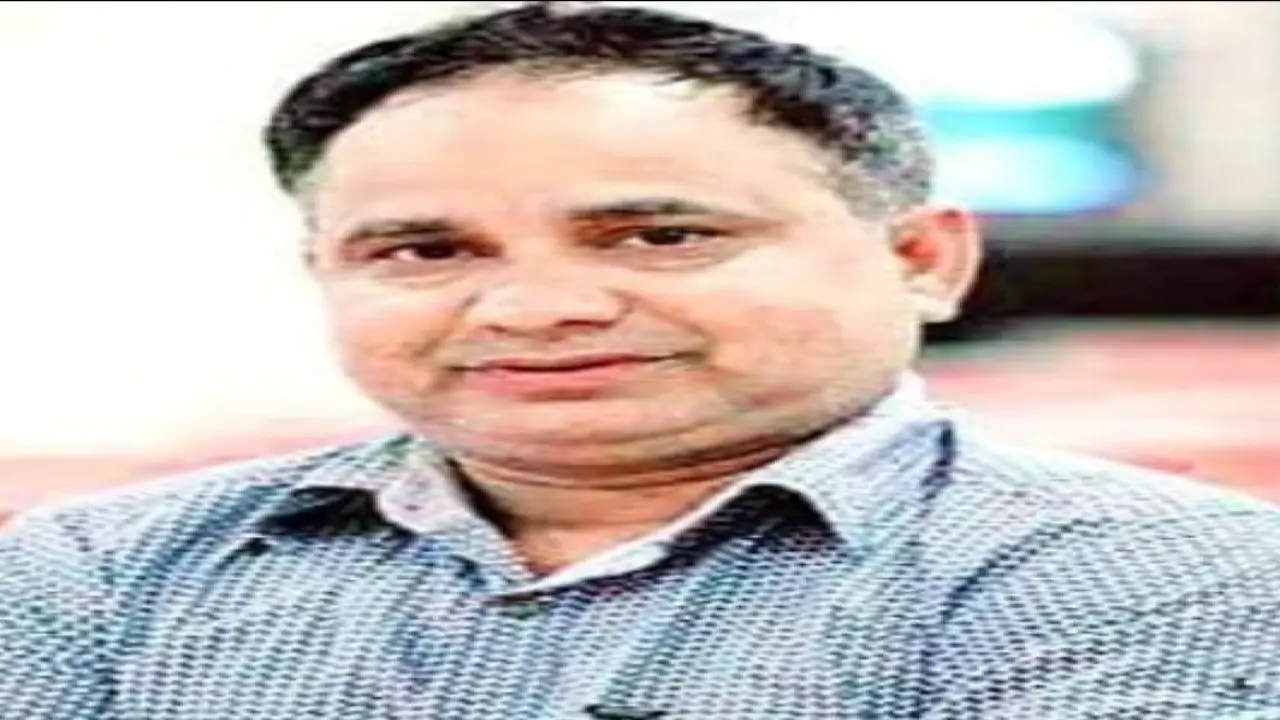 ‘তোরা ভোগের পাত্র ফেলরে ছুঁড়ে ত্যাগের তরে হৃদয় বাঁধ’