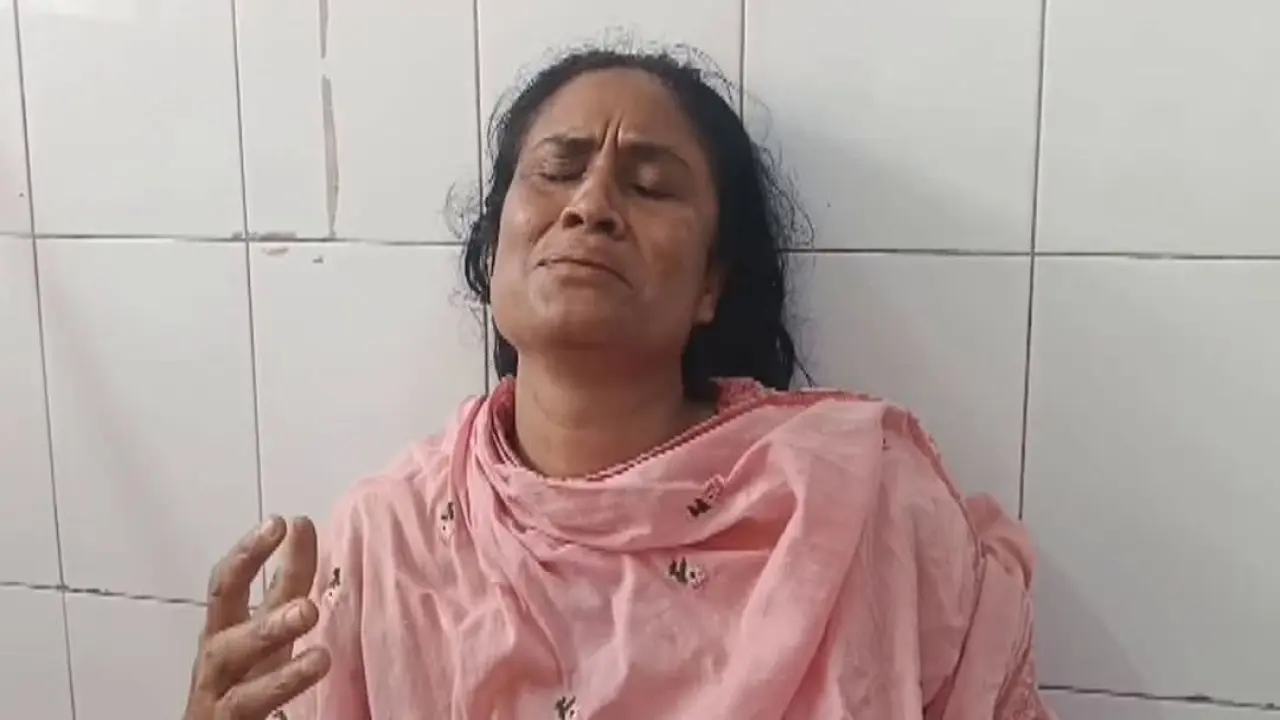 টুঙ্গিপাড়ায় গাছ কাটাকে কেন্দ্র করে নারীকে মারধরের অভিযোগ বিএনপি নেতার বিরুদ্ধে