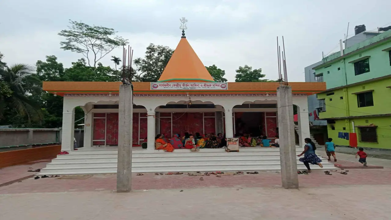 উজিরপুরে ৫৪ বছরের পুরাতন কীর্তন অঙ্গিনা ও শ্রীগুরু মন্দিরের জমি দখল করেছে সেচ্ছা সেবক দলের নেতা