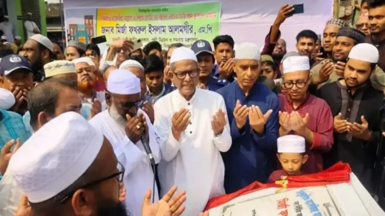 ভেঙে পড়া রাষ্ট্রীয় প্রতিষ্ঠান নতুন করে কাজ করছে সরকার নিজ এলাকায়: মির্জা ফখরুল