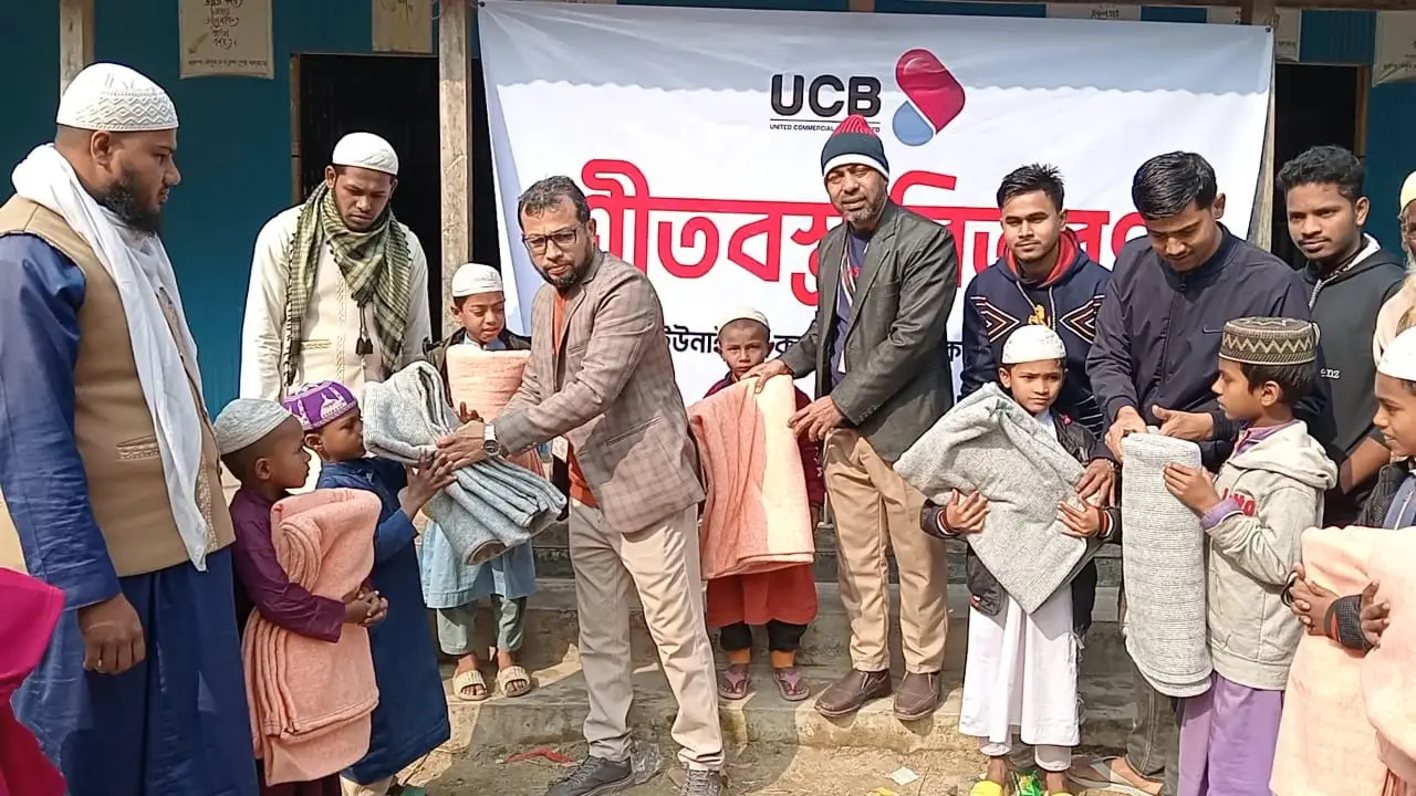 ভোলার চরফ্যাশনে হাড়কাঁপানো শীত  বেঁড়িবাধে দুস্থদের মাঝে শীতবস্ত্র বিতরণ