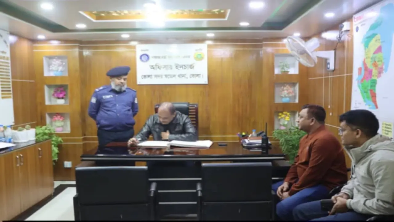ভোলায় আইন-শৃঙ্খলা রক্ষায় ৬ থানার ওসিদের কঠোর নির্দেশ প্রদান করলেন ডিআইজি মঞ্জুর মোর্শেদ