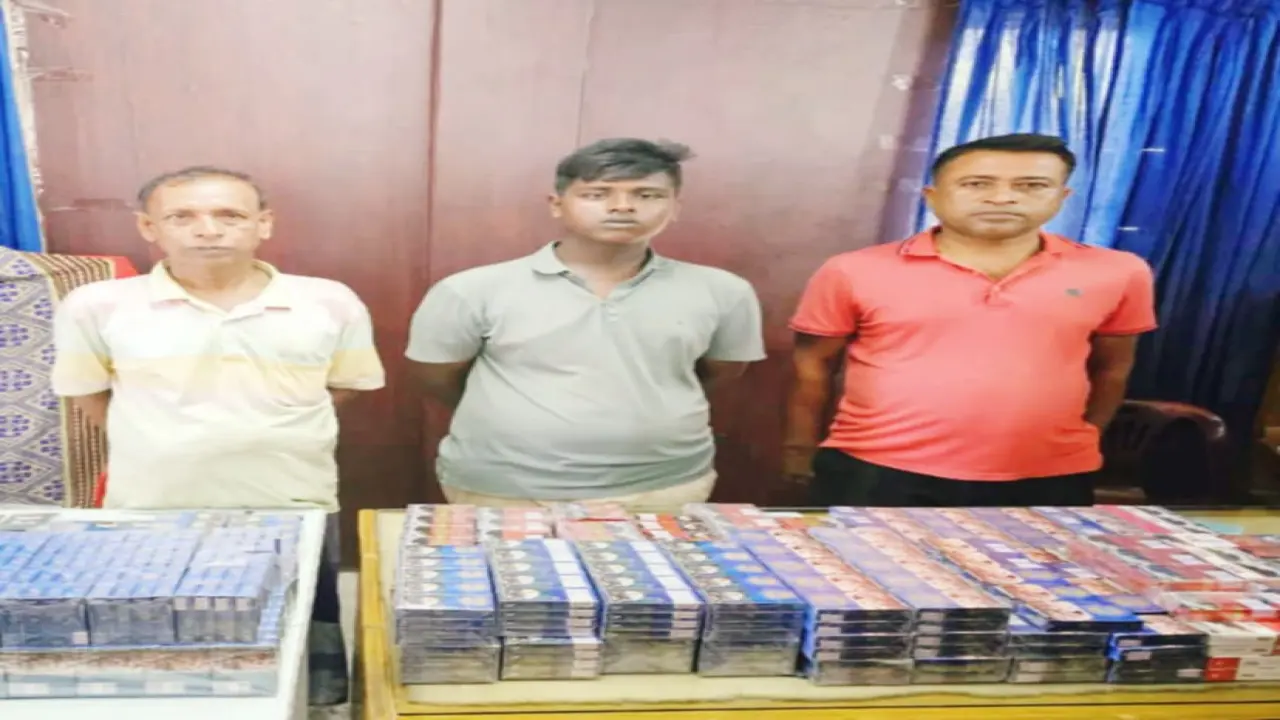 ভোলায় শুল্ক ফাঁকি দেওয়া অবৈধ সিগারেটসহ ৩ জনকে আটক করেছে নৌবাহিনী