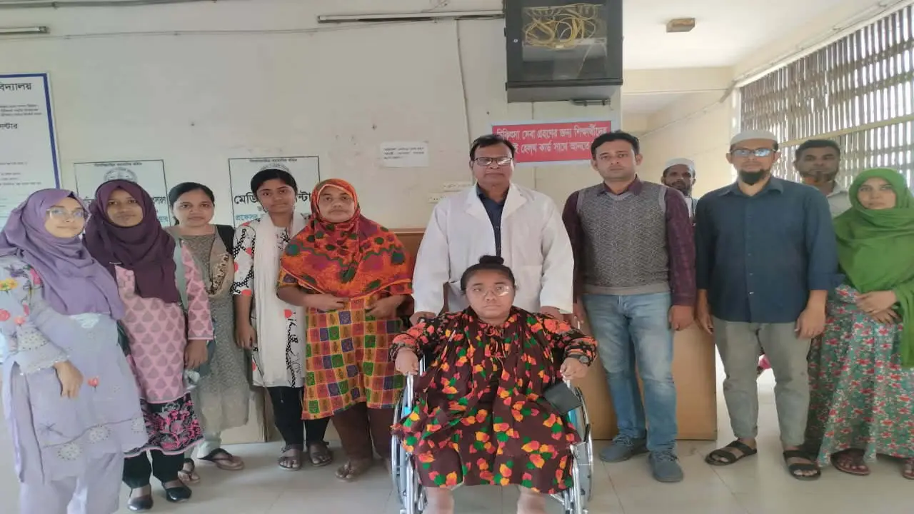 যবিপ্রবির শারীরিক প্রতিবন্ধী শিক্ষার্থী সাজিয়াকে হুইলচেয়ার প্রদান