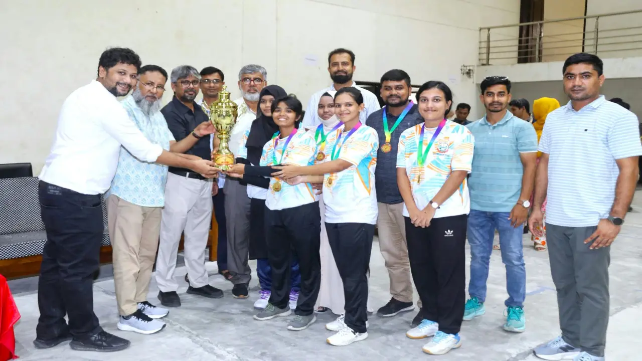 যবিপ্রবিতে আন্তঃবিভাগ ব্যাডমিন্টন ও টেবিল টেনিস প্রতিযোগিতার পুরস্কার বিতরণী অনুষ্ঠিত