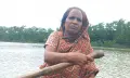 বরগুনায় বৈঠার টানেই চলে সংসার" খাকদোনে জীবনযুদ্ধে নারী মাঝি লিলি