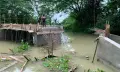 ঢালাই দেওয়ার পরই  ধ্বসে পরলো ব্রীজের  পাটাতন