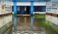 কেশবপুরে ভারী বৃষ্টিতে সরকারি দপ্তরের প্রবেশপথ তলিয়ে, দুর্ভোগে সেবাগ্রহীতা