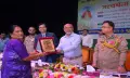 স্বাধীনতা দিবসে বীর মুক্তিযোদ্ধাদের সংবর্ধনা, তরুণ কুমার দেবের পক্ষে সম্মাননা গ্রহণ বোনের