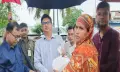 টুঙ্গিপাড়ায় জলাবদ্ধতায় ক্ষতিগ্রস্থ পরিবারের মাঝে ত্রাণসামগ্রী বিতরণ